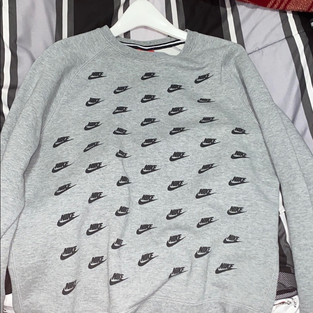 nike men’s sweat shirt medium